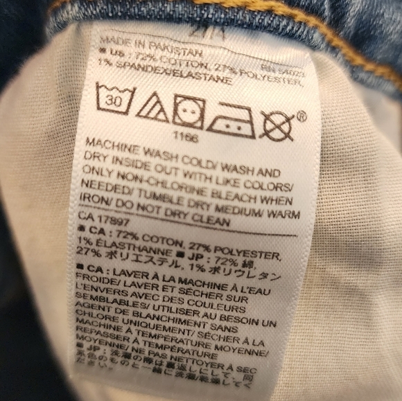 NWT Banana Republic highrise 10" denim shorts. Light to medium wash.  Size 27. - Picture 9 of 13